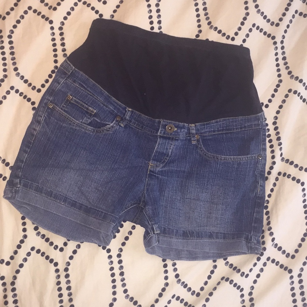 Maternity jean shorts. Size M